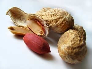 Калорийность арахиса, полезные свойства и противопоказания