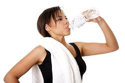 Можно ли пить жидкость во время занятий физическими упражнениями?
