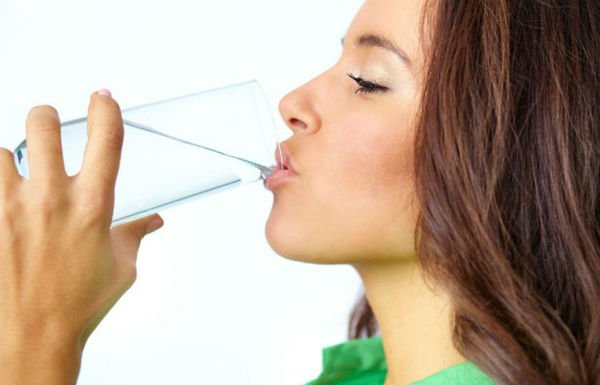 Значение качественной воды для организма во время похудения
