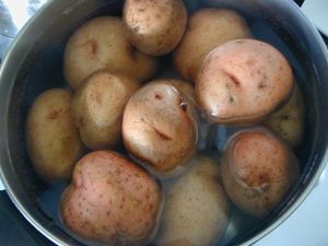 Калорийность картофеля, полезные свойства